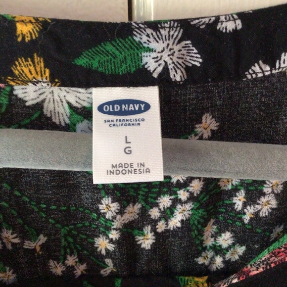 Black Floral top - Picture 3 of 3